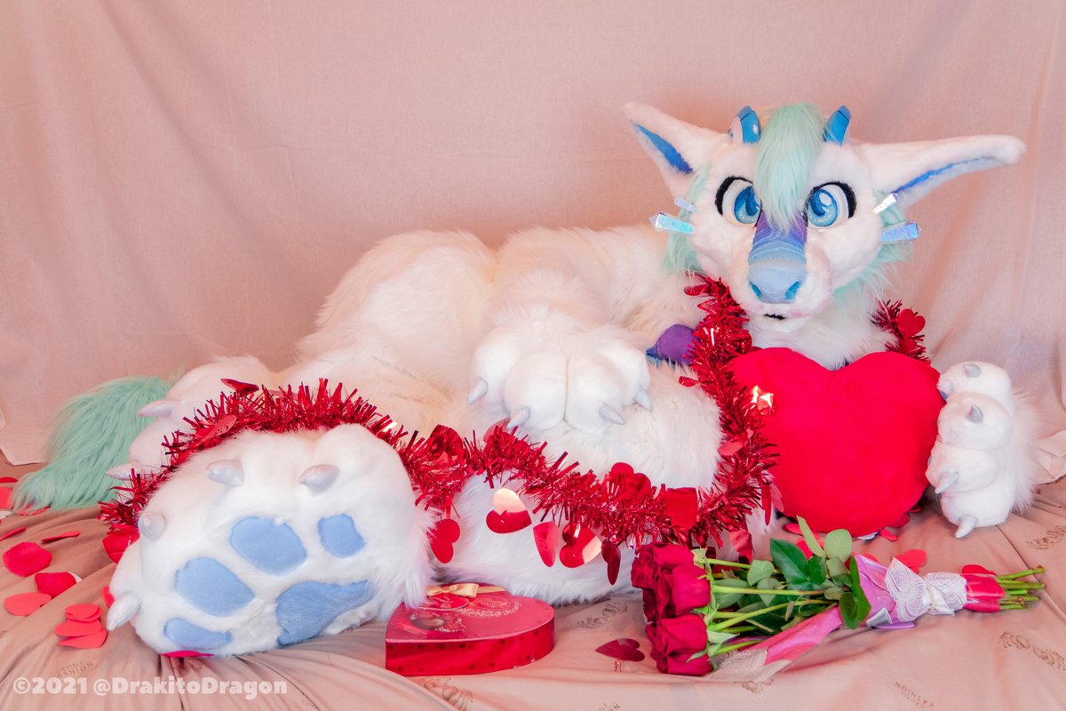 Happy Valentine's Day!  ❤️❤️❤️  Wishing you a day filled with love and affection.

✂️: <a href="/makubestu/">܄ 💙 ܁ EIoṉ Musⱪ</a> 

#ValentinesDay #valentinesday2021 #fursuit #dragon
