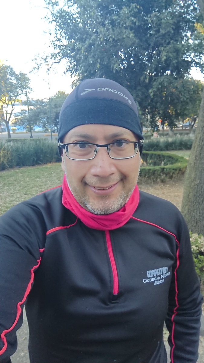 Darth_Homer's tweet photo. No hay nada más que el amor a los kilómetros...♥️🏃🏽14InLove 😍
#YoElegiCorrer #MiVicioEsCorrer #CannotStopRunning #eresrunner #loverunsmile #KmsFelices #LonelyRunnerTeam #LosCobardesTeam #AcaEntreRunners #LoveAndFriends #ILoveRun #RunningSunday #FelizDomingo #runninginlove♥ https://t.co/kydntnueBp