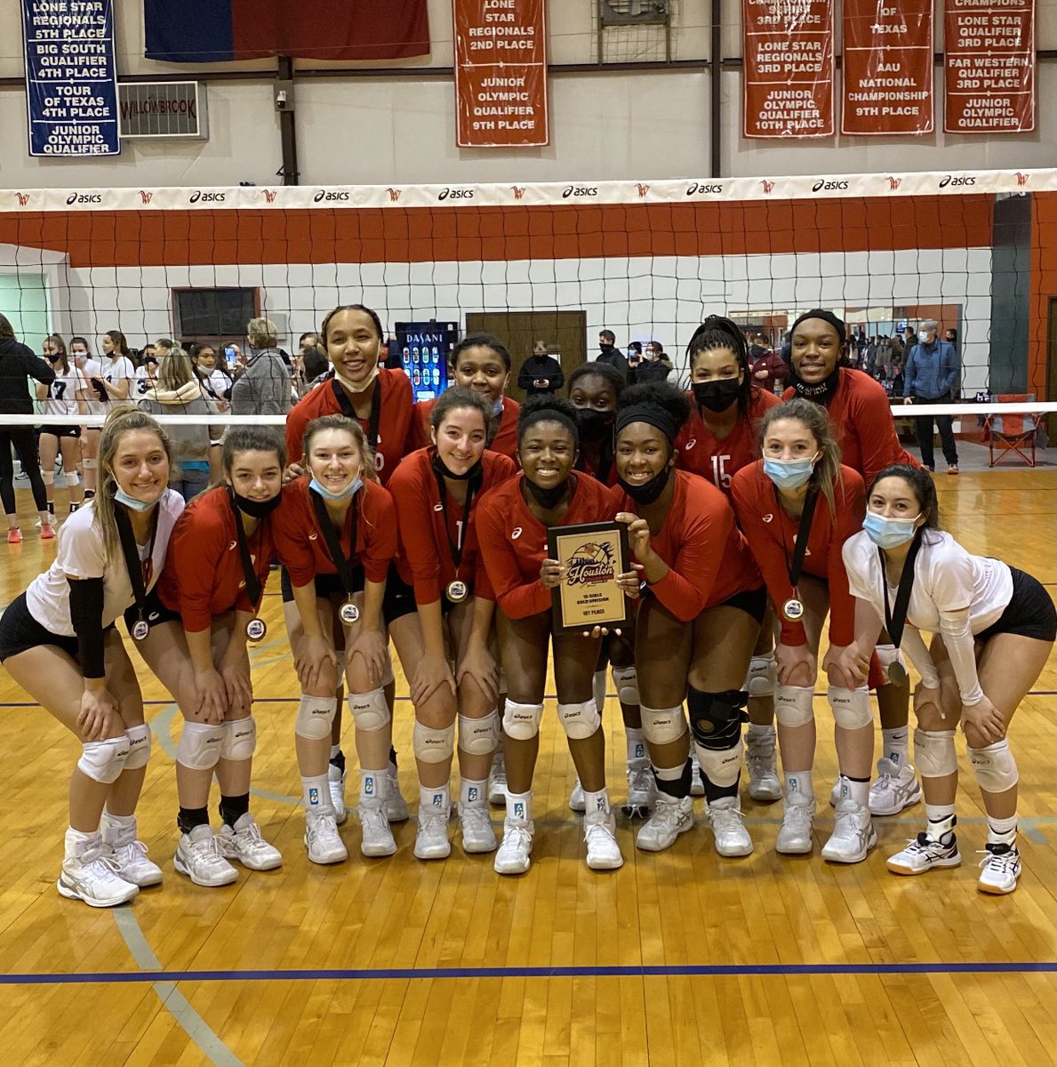 charvette78's tweet photo. Whoop!! Tournament Champions!! Great teamwork!! Congrats @Arianabrownn15 ...way to go hard. 🏅#16Gold #WillowbrookVolleyball https://t.co/qYOMZHeU43