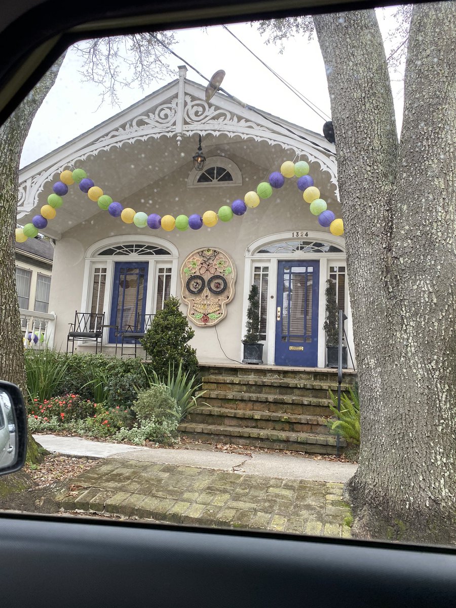 Beware, I’m about to bombard you all with some house floats, starting with my favorite of the day. In the Bywater neighborhood, I give you “Georgia on my Mind.”  #mardigras2021  #HouseFloats
