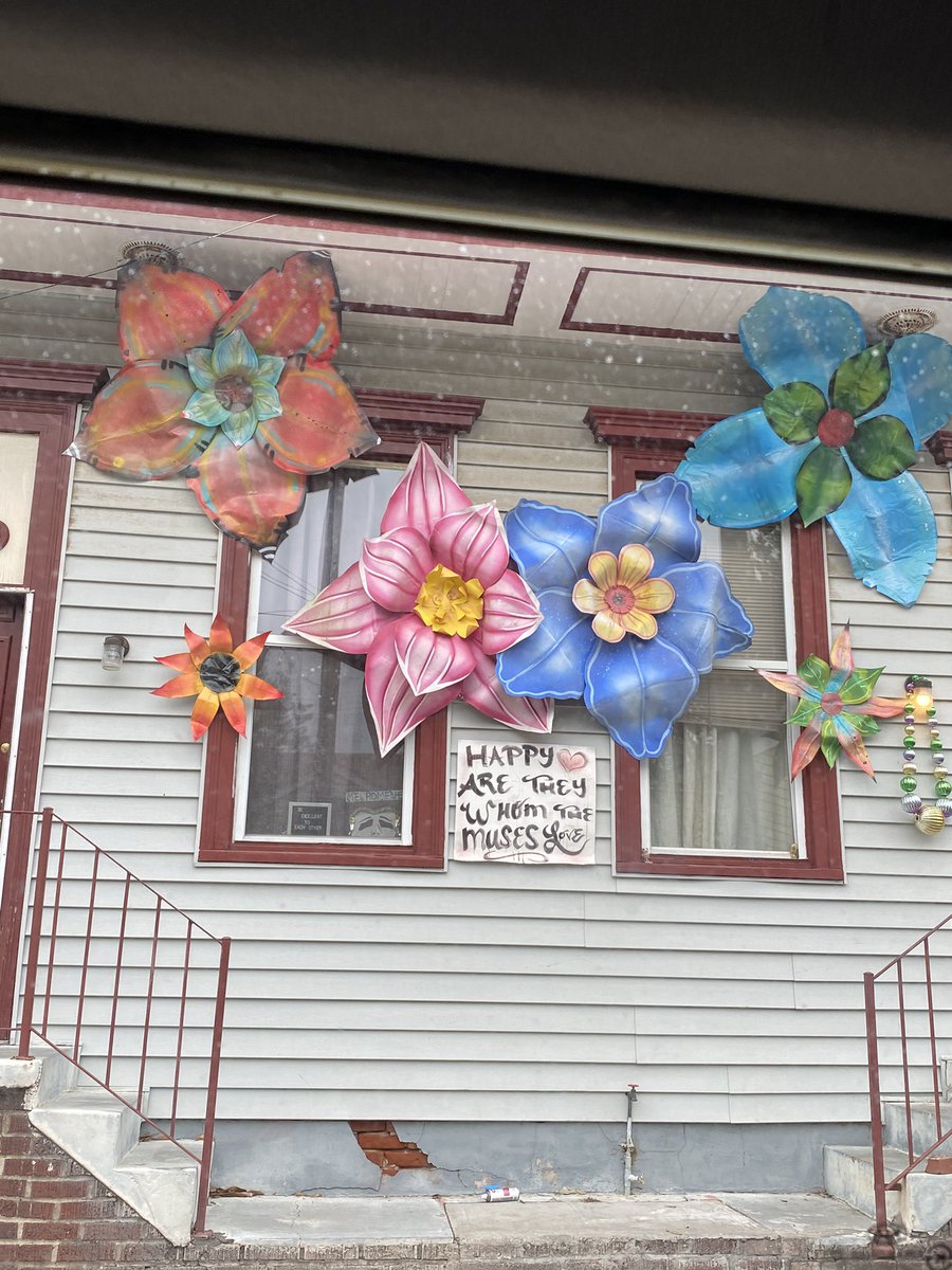 Beware, I’m about to bombard you all with some house floats, starting with my favorite of the day. In the Bywater neighborhood, I give you “Georgia on my Mind.”  #mardigras2021  #HouseFloats