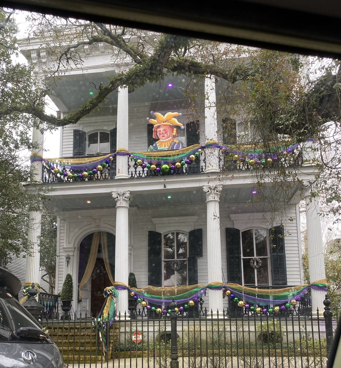 Beware, I’m about to bombard you all with some house floats, starting with my favorite of the day. In the Bywater neighborhood, I give you “Georgia on my Mind.”  #mardigras2021  #HouseFloats
