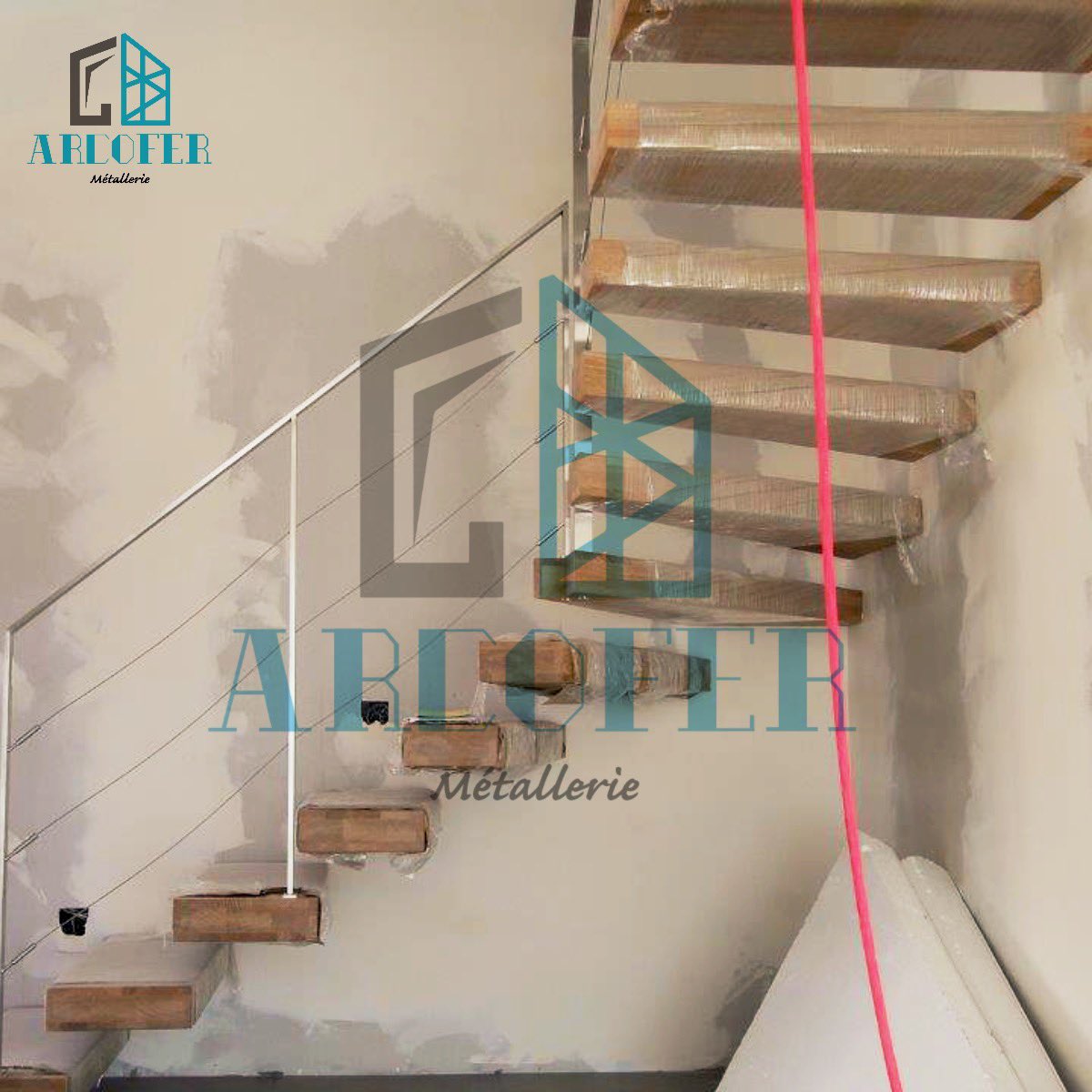 Arcofer_fr's tweet photo. Vous souhaitez un escalier à la foi contemporain et robuste? Nous vous proposons notre gamme d’escalier flottant à ossature métallique encastrée et un habillage des marches en bois. 

#arcofer https://t.co/xwA8yKgn8b