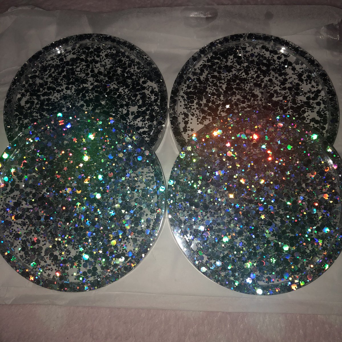BobbiSu93's tweet image. This set has to be the best I’ve made 😍😍 I love it so much! #rainbowglitter #silverglitter #homemadecoasters #resin