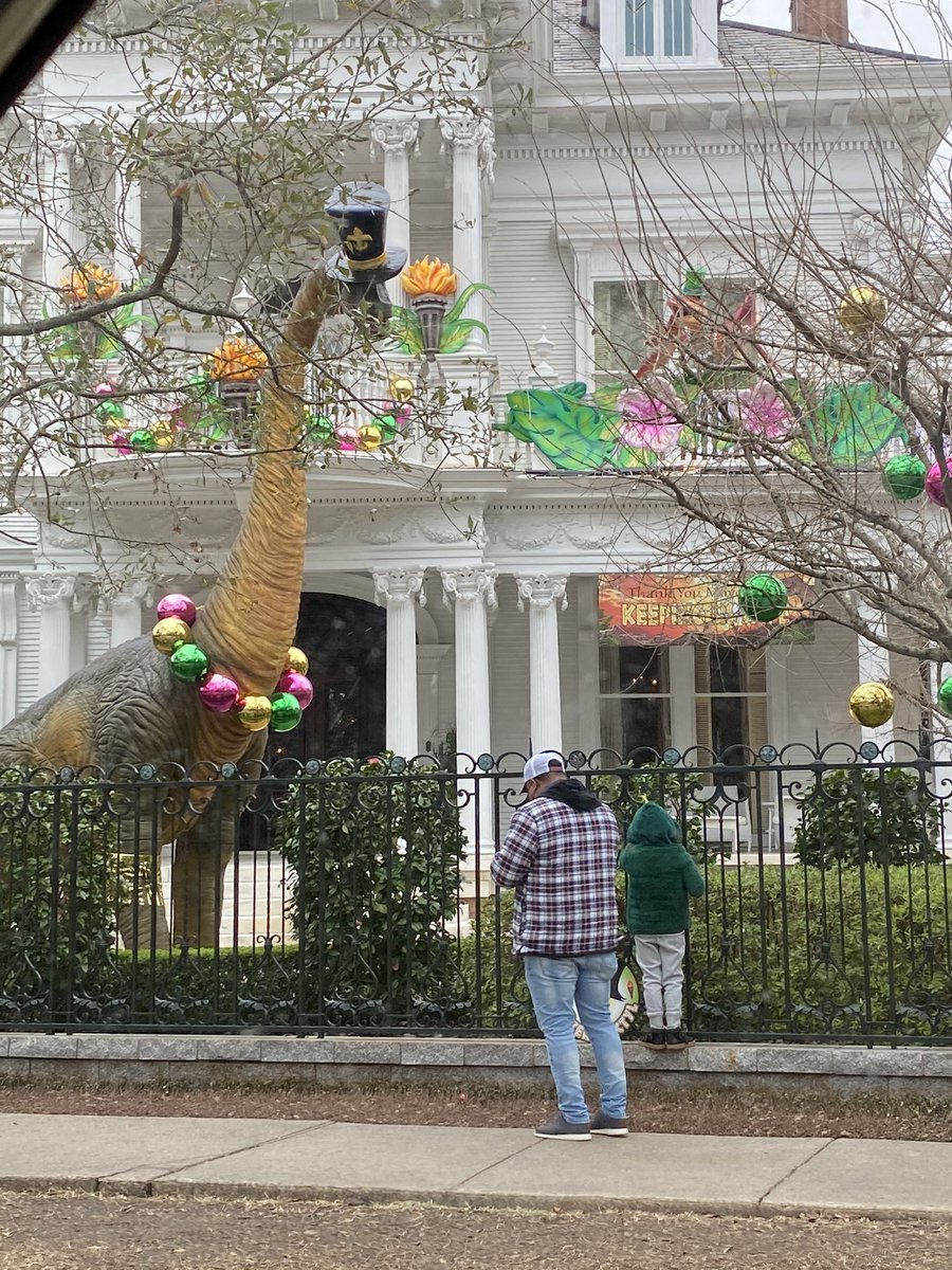 Beware, I’m about to bombard you all with some house floats, starting with my favorite of the day. In the Bywater neighborhood, I give you “Georgia on my Mind.”  #mardigras2021  #HouseFloats