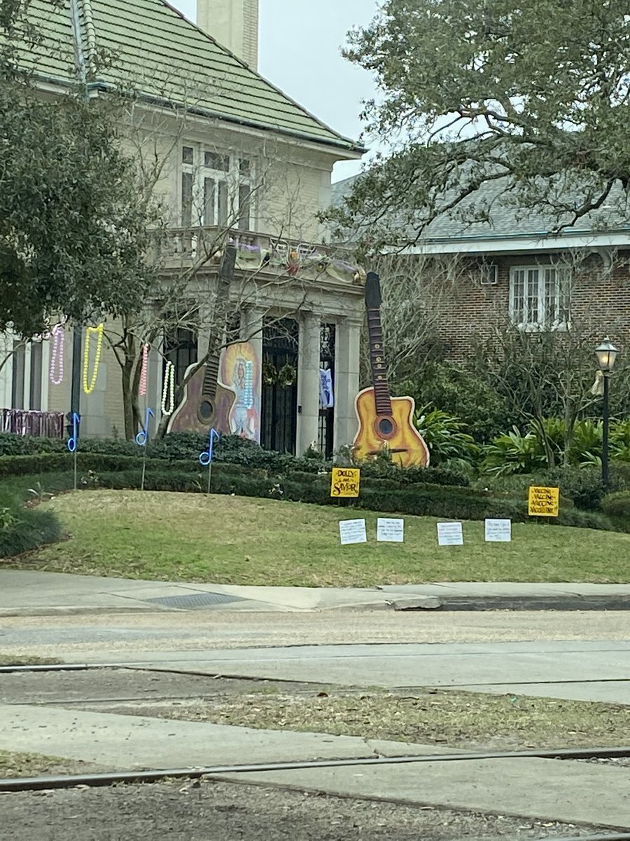 Beware, I’m about to bombard you all with some house floats, starting with my favorite of the day. In the Bywater neighborhood, I give you “Georgia on my Mind.”  #mardigras2021  #HouseFloats