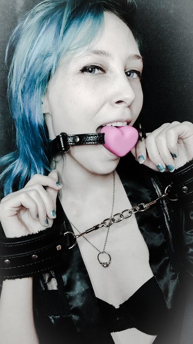 Happy valentine's day :D https://t.co/FtC1tdlp2N