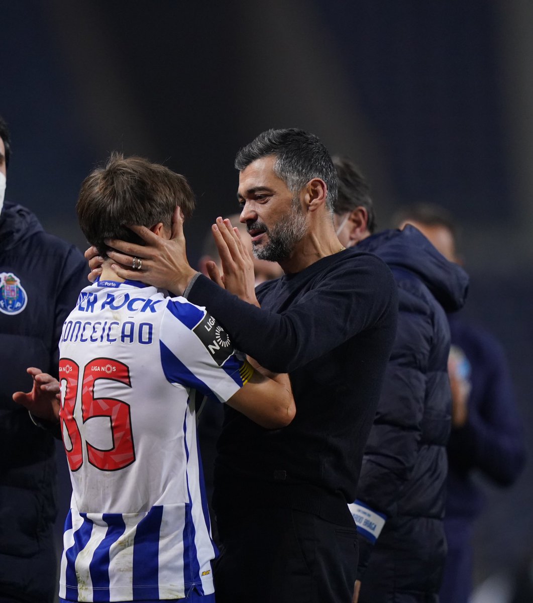 É difícil descrever um momento tão especial para mim, o cumprir de um sonho...A minha estreia pela equipa principal do FC Porto! 💙 Há momentos que ninguém pode apagar e este ficou marcado na minha vida. É só o começo. JUNTOS @fcporto