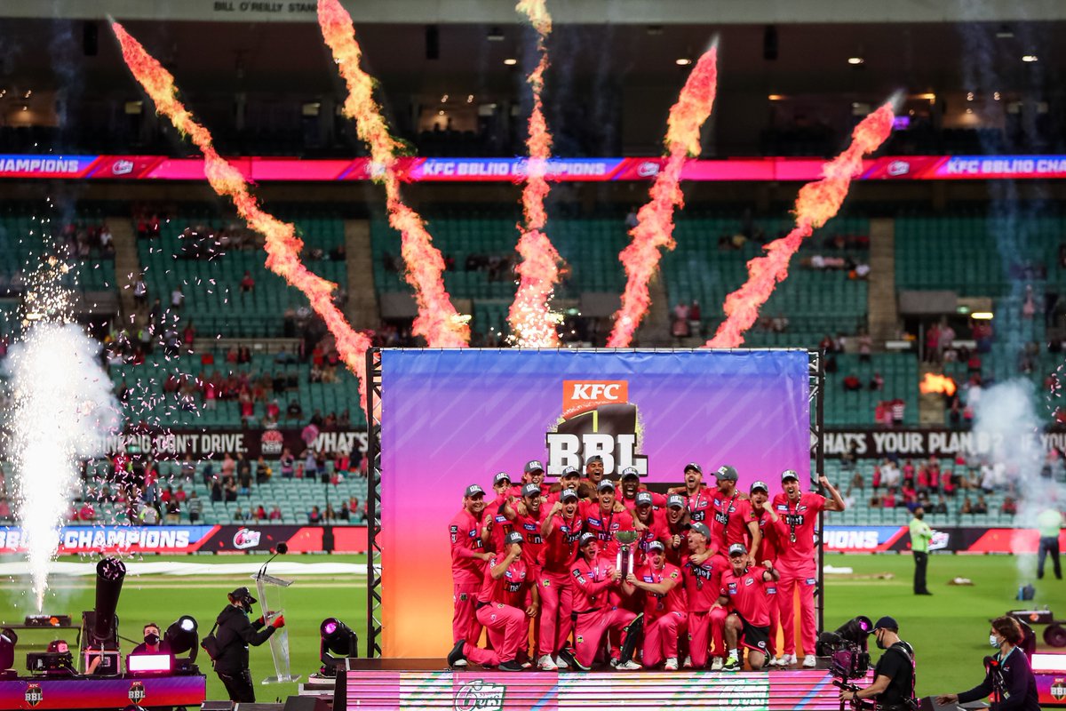 📸 Some snaps to cure your Mondayitis, Sixers fans! 😉😍

#smashemsixers #BBL10