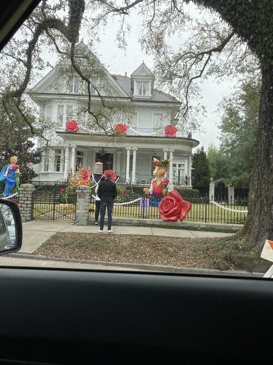 Beware, I’m about to bombard you all with some house floats, starting with my favorite of the day. In the Bywater neighborhood, I give you “Georgia on my Mind.”  #mardigras2021  #HouseFloats