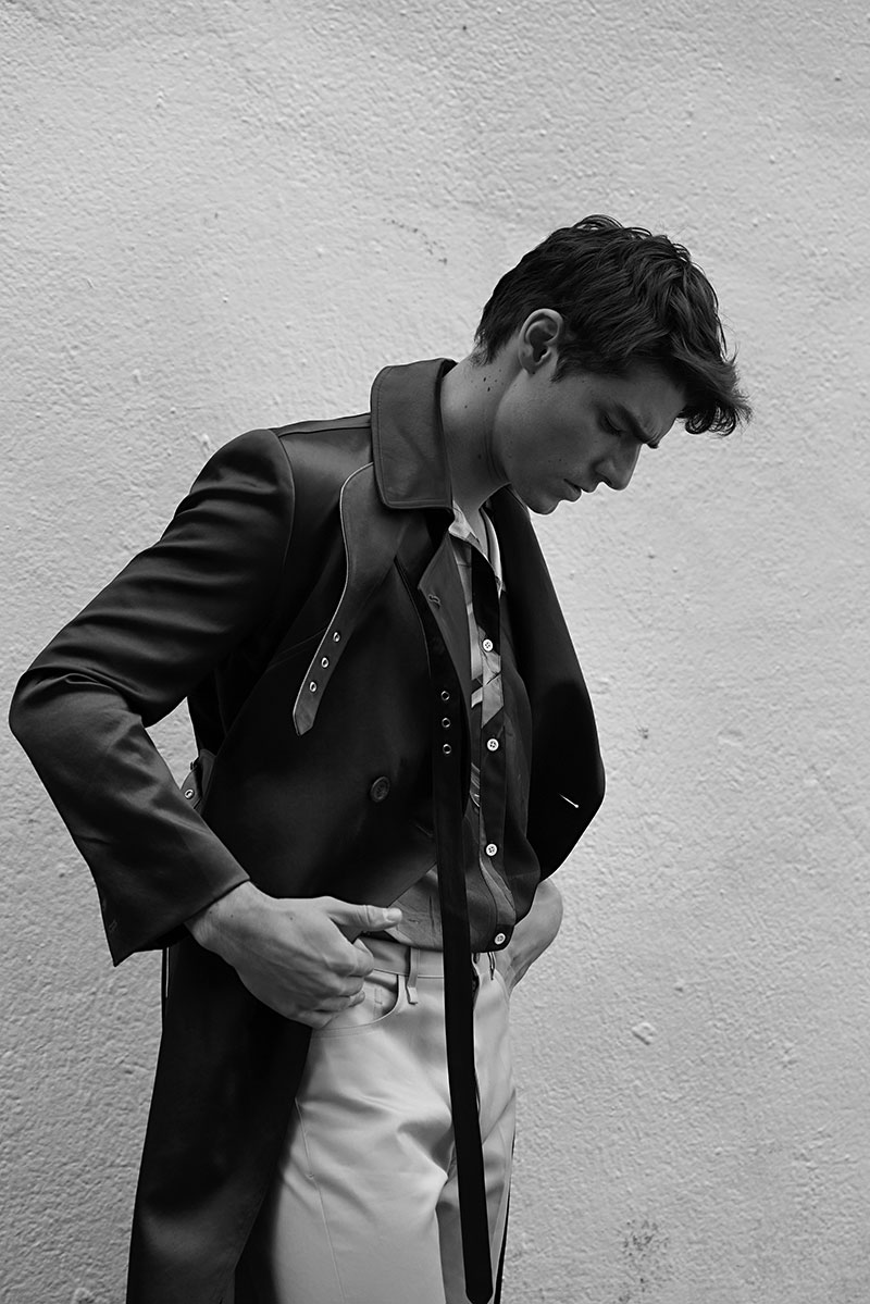 RafMillerBrasil's tweet photo. Raf para "F*cking Young!"
Photography: Gabe Araujo 
Stylist: Jom Vasupol 
Groomer: May P. https://t.co/QVno0Nw91O