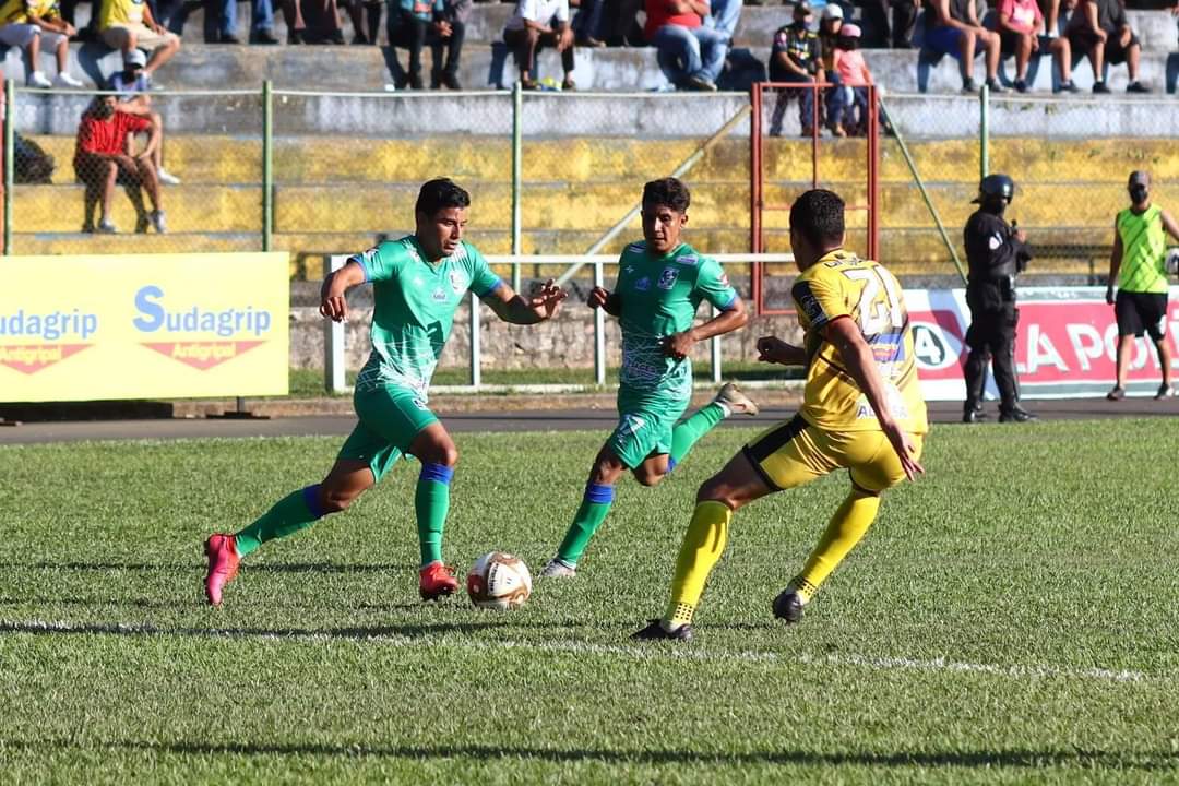 SonsoDato's tweet photo. ¡A TRABAJAR EN LA PUNTERÍA! 🎯
Al menos 4 goles clarísimos se perdieron frente a la meta rival esta tarde.
Aunque no se perdió en la ya difícil Simeon Magaña y nos traemos un punto como visitante la sensación de haber podido traer más. 
¡Esa camisa esmeralda! 😍
Foto cortesía NR https://t.co/O4KgVXVucl