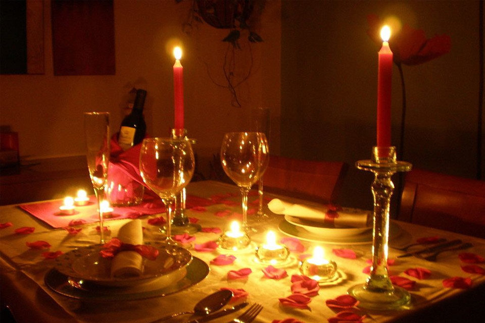 DiarioTalCual's tweet photo. Hasta $240 podría costar la «salidita» en pareja este San Valentín #TalCual #ClaroyRaspao #CaritoVale https://t.co/E7hL7fn7Ju https://t.co/VL1FIjCaXl