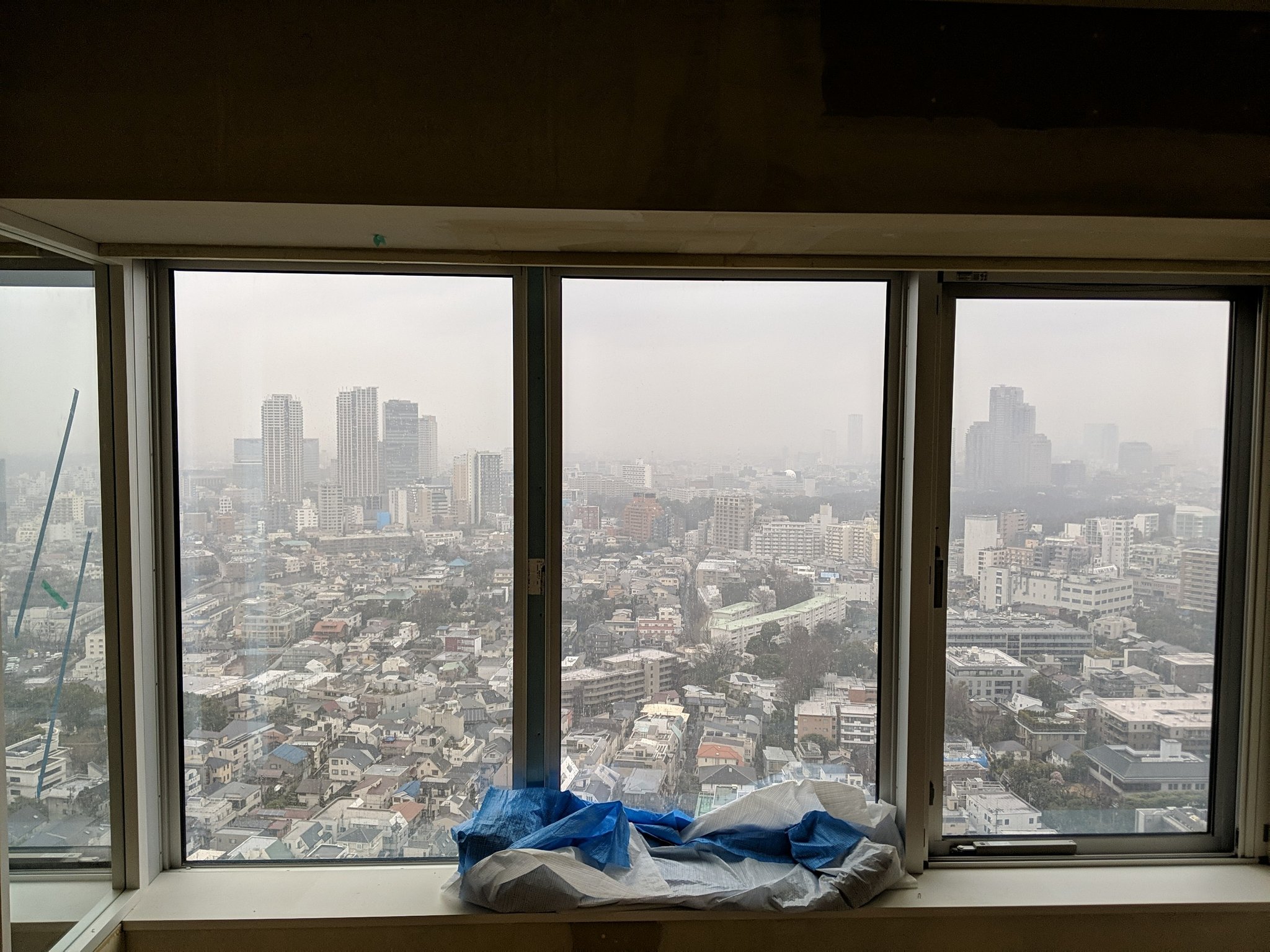 壁紙屋 Good Day House 一週間ぶりに都内の現場に戻ってきました 今日からトミタとテシードの壁紙を貼り出していきます 先日の地震の事を考えると避難経路の確認もして今週も安全に作業を進めていきましょう T Co Mo84wf3ibs Twitter