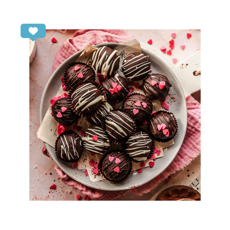 blueazaIea's tweet photo. ❪ 𝑼𝑷𝑫𝑨𝑻𝑬 ❫ 
       ❝ delicious homemade chocolates for valentine's day? don't mind if i do! 💖 ❞ https://t.co/h2bvO6XpKZ
