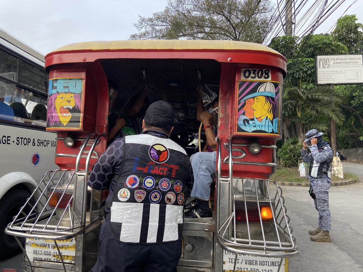 <a href="/anjo_bagaoisan/">Anjo Bagaoisan</a> One jeepney driver, whose 3 passengers were caught without face shields, asked to only be given a warning instead of a P2,000 fine since the offending passengers had just ridden the jeep &amp; he did not see they were not wearing face shields at once | via <a href="/anjo_bagaoisan/">Anjo Bagaoisan</a>