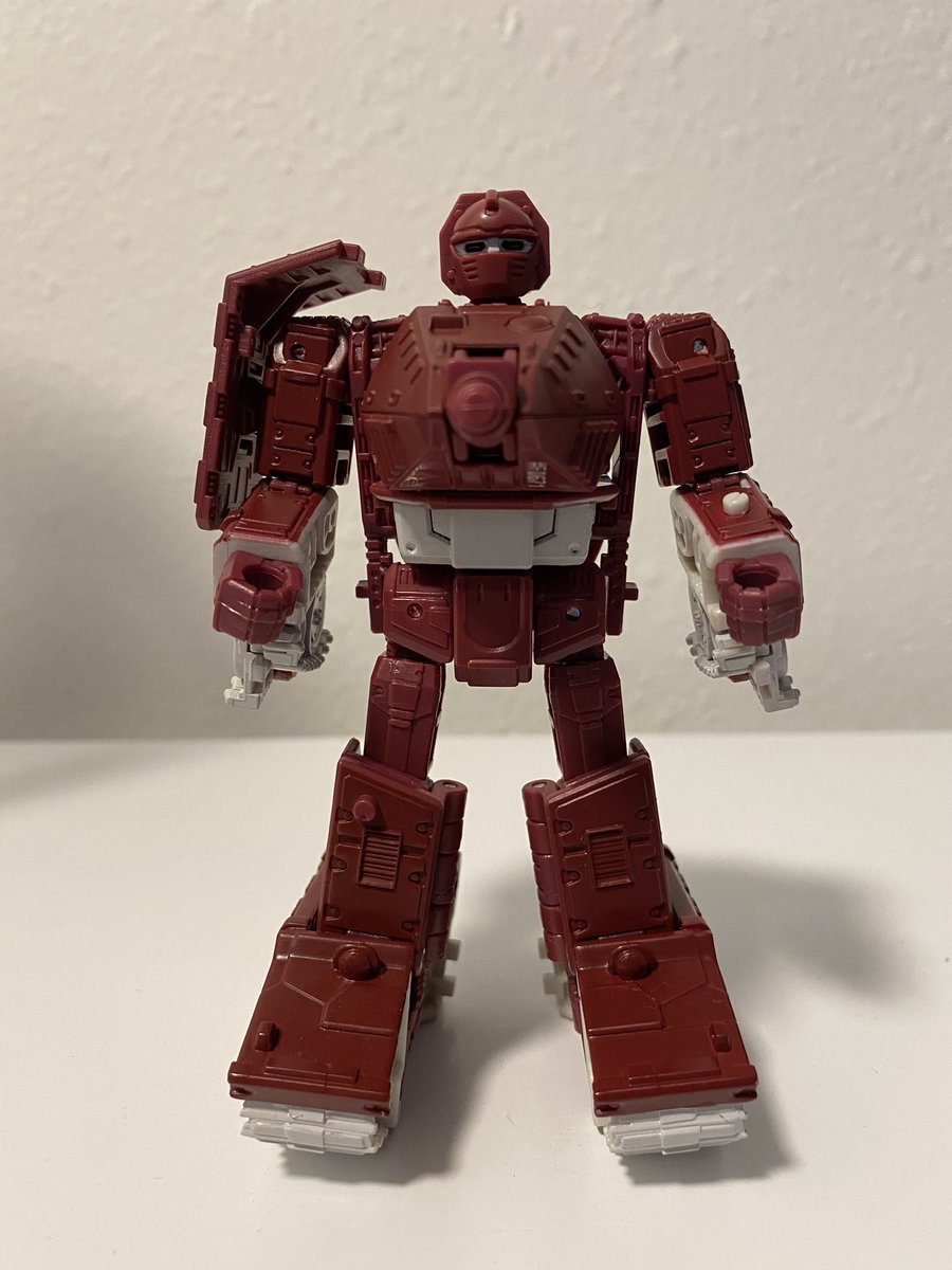 mrlumptastic's tweet photo. 45! Warpath! Who better for Valentine’s Day than a TANK?! He’s interesting, and more G1 than the last deluxe, but feels slightly overly complicated. Still fun though. Wish he had a gun too #365Transformers #kingdom #WFCtrilogy #ValentinesDay https://t.co/ZUyihdhm5Y