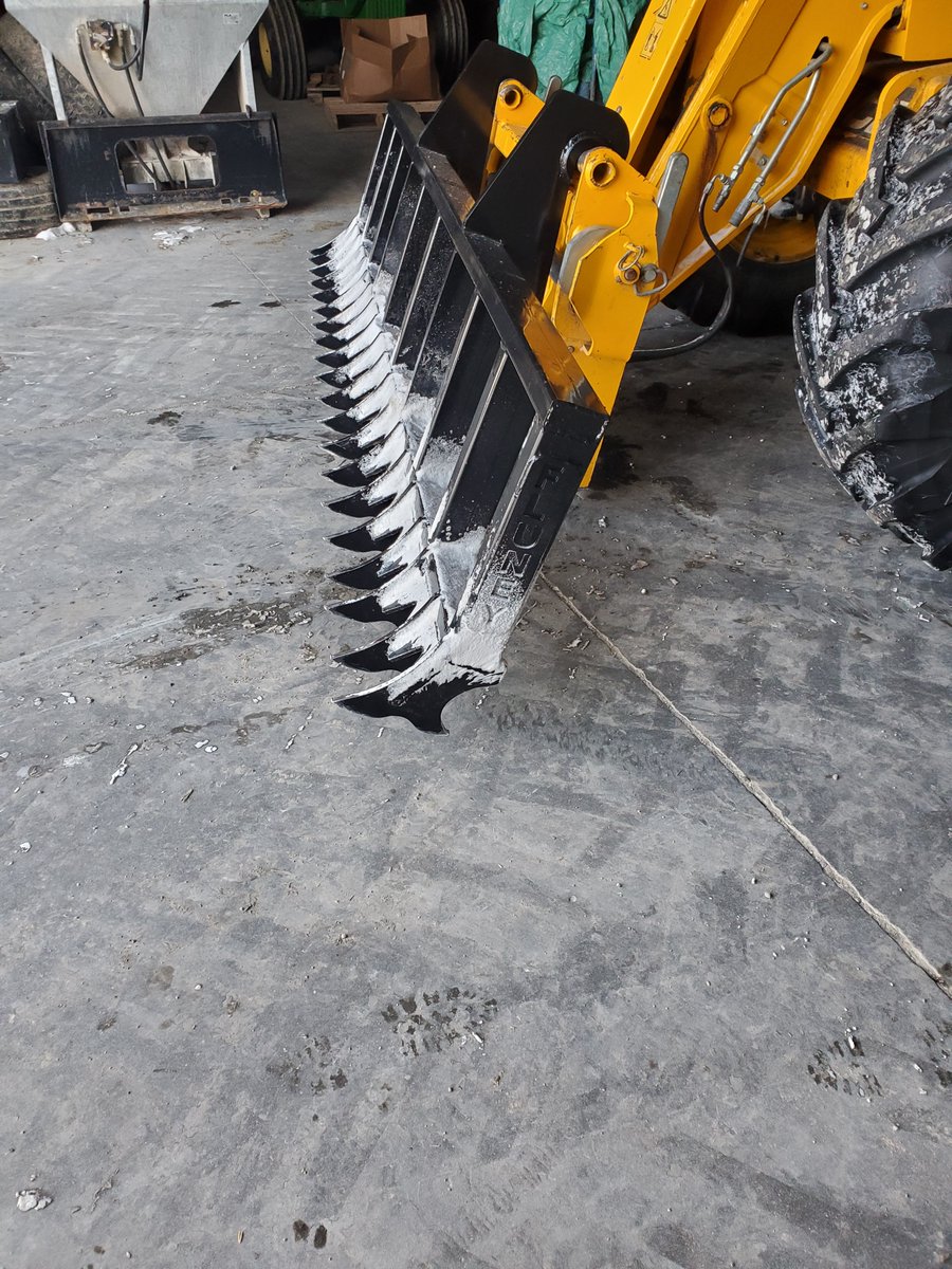 Awhile back I tweeted about ice in the yard. Had local weld shop build this for us. Cats meow for scratching ice.
