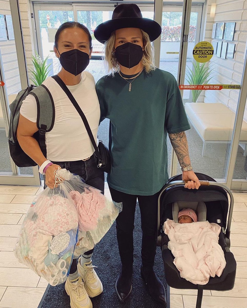 NWSL's tweet image. Our hearts 🥺💜

So happy for @Ashlyn_Harris &amp;amp; @alikrieger 👏