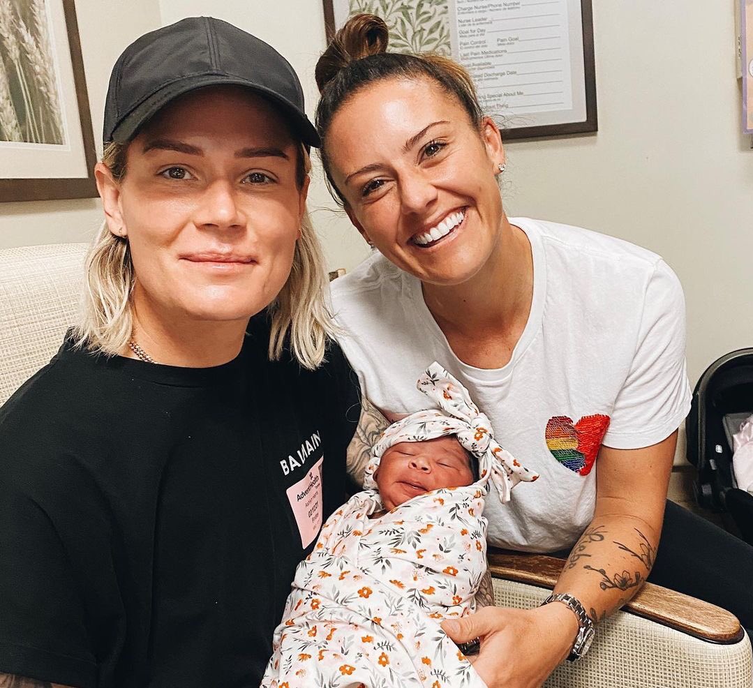NWSL's tweet image. Our hearts 🥺💜

So happy for @Ashlyn_Harris &amp;amp; @alikrieger 👏
