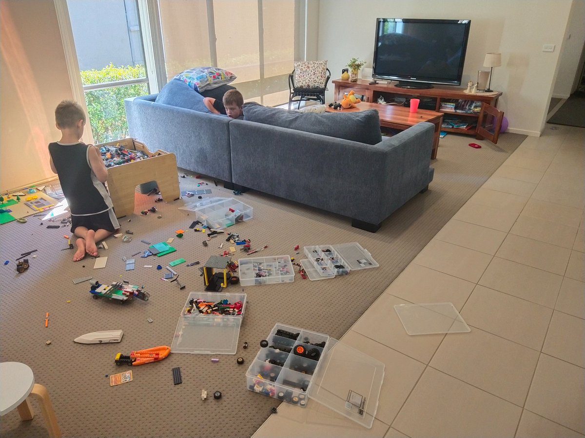 bluesocks81's tweet image. Topology lessons using Lego to demonstrate key concepts for homeschooling during our latest covid lockdown #lockdownmaths