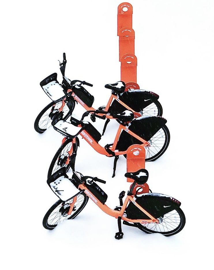 BIKETOWNpdx's tweet image. It’s still icy and snowy out there #Portland. Stay safe and take care of each other. Many thanks to @pbose23 (on IG) for sharing this awesome photo with us! 🙏❄️🧡