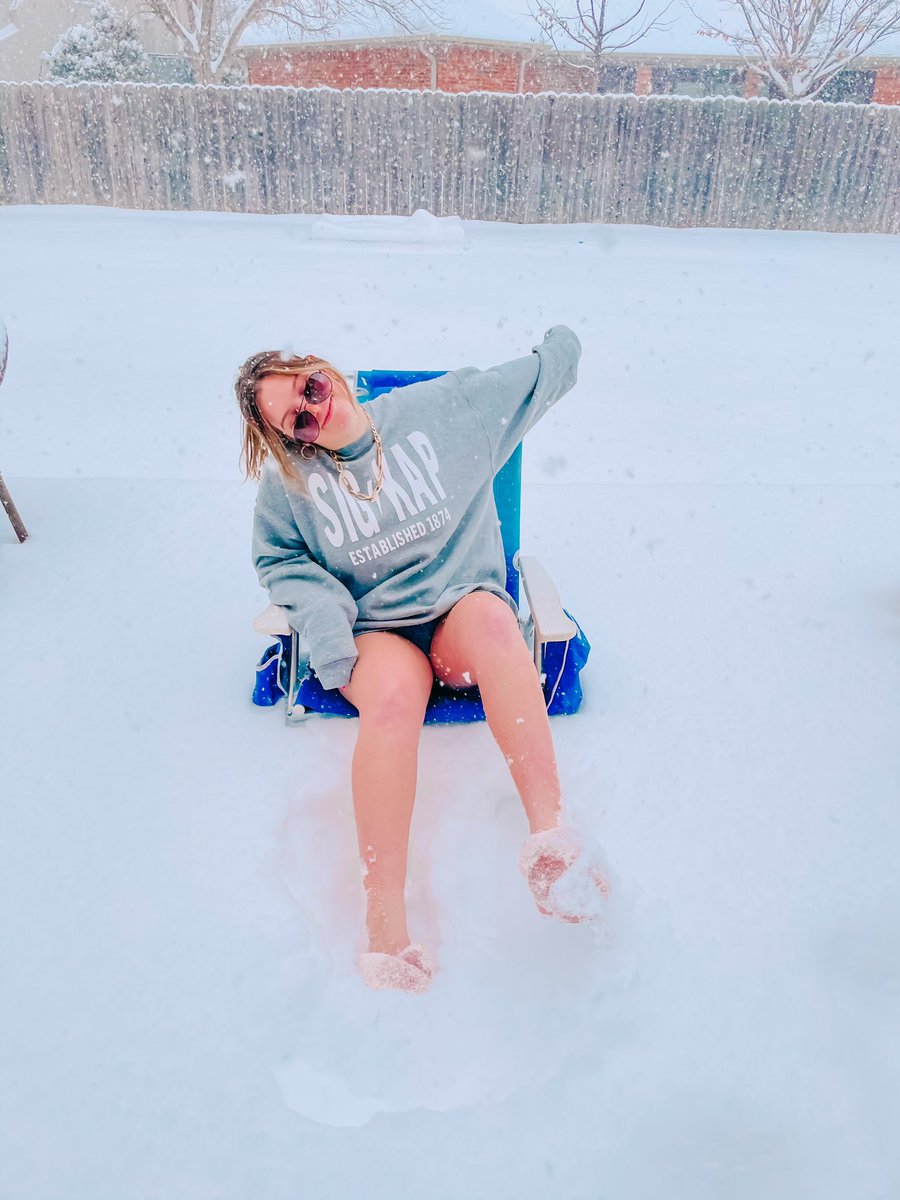 casidyhansennn's tweet photo. cold is just a mindset y’all be careful doe 😄 https://t.co/RgivxvvPf8