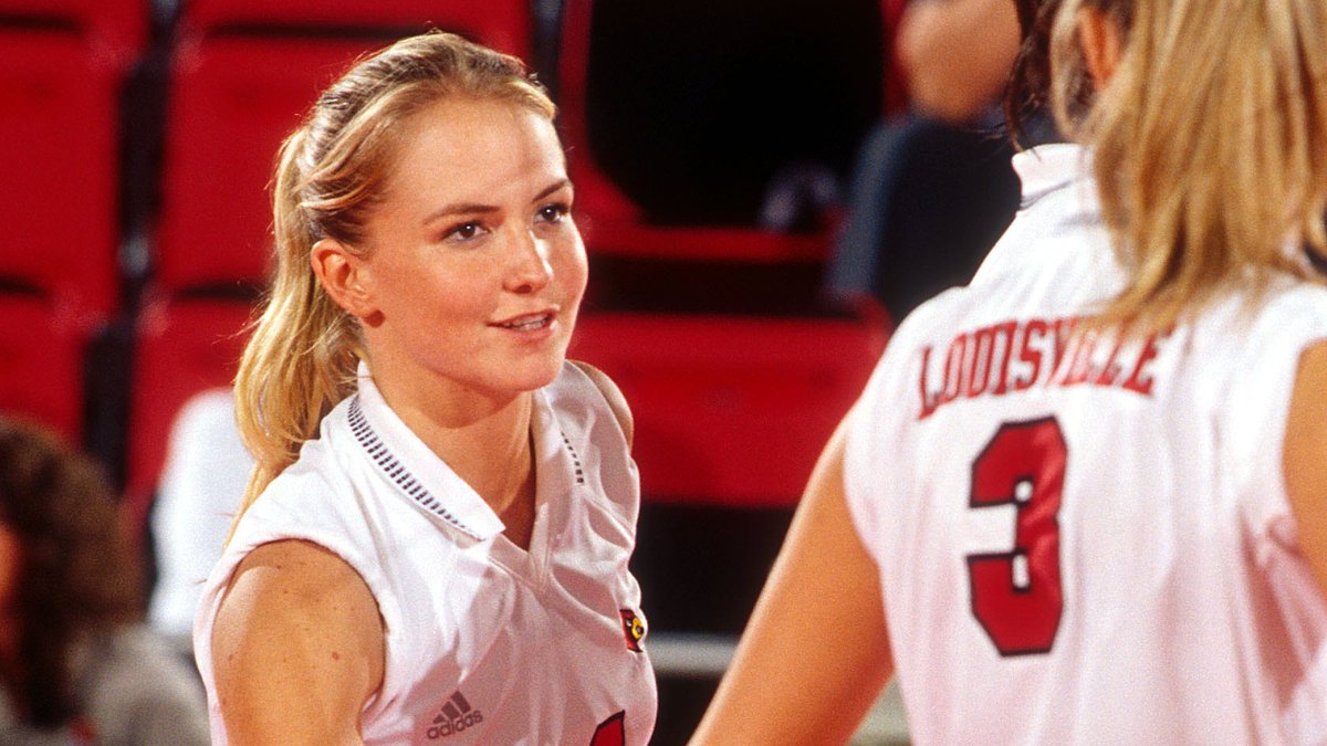 LouisvilleVB's tweet photo. We didn't want to let this day dedicated to love go by without remembering our Lesley Drury Prather, whose flame burned bright and fierce but was always tempered by love and kindness. #LesleyandRhyan #CarrieandKacey #LiveandBe  💔 https://t.co/cQBOdtYCop