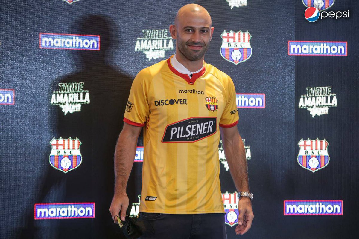 GolJuez's tweet photo. Para no perder la costumbre, Javier Mascherano es la gran estrella que invitó el Barcelona de Ecuador a la "Noche Amarilla", donde se presentan todos sus refuerzos y una estrella. Para el 2025 el Club gestiona la presencia de Messi, dicho año es el centenario del club. #GolJuez https://t.co/xC1oXgIpY6