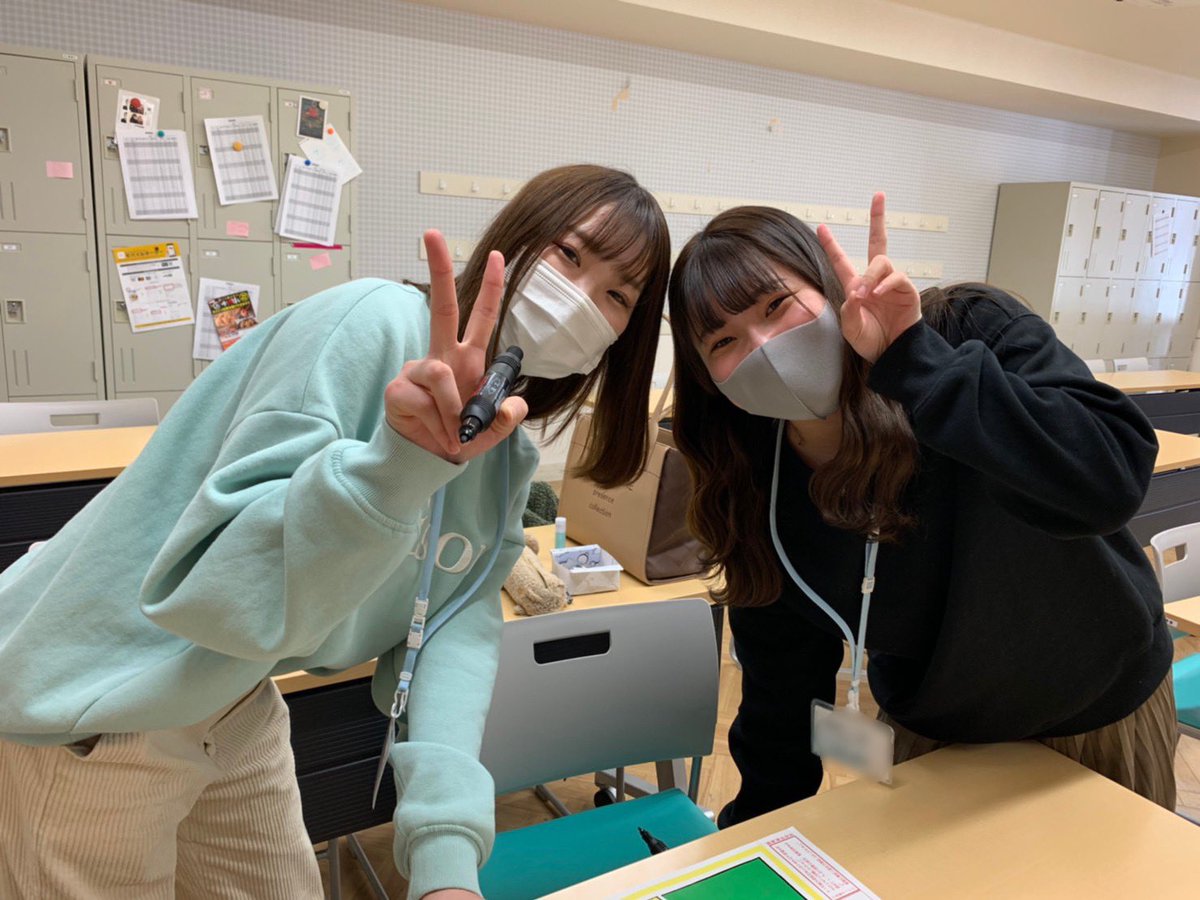 大宮医療秘書専門学校 在校生 医療事務科の2人です 卒業アルバムの作成中です 1年間でたくさん思い出作って仲良しになったね 本校が気になる方はこちら T Co Addiuntdtu 大宮 医療秘書専門学校 医療事務科 仲良し 可愛い