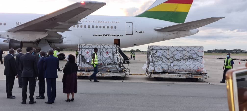 edmnangagwa's tweet image. The first batch of vaccines for Zimbabwe has been successfully delivered. We start vaccinating Zimbabweans this week!

The faster our country is protected against this virus, the faster Zimbabwe’s economy can flourish.

God bless you all, god bless Zimbabwe! 🇿🇼