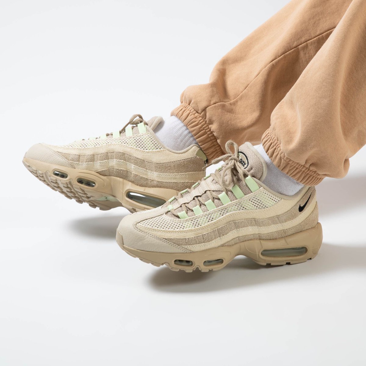 nike shoes no laces womens