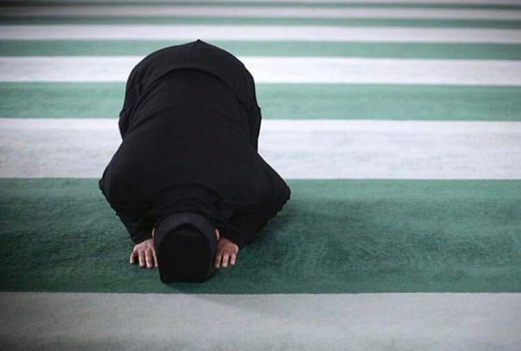 صلاة الضحى تسمى صلاة الأوابين، والأواب: هو كثير الرجوع إلى الله وقد قال تعالى: "فإنه كان للأوابِين غفوراً"، وهي تعدل ٣٦٠ صدقه عن مفصل الجسد، أقلها ركعتين ولا حد لها ويبدأ وقتها من بعد طلوع الشمس بـ ١٠ دقائق إلى قُبيل الظهر بـ١٠ دقائق | كن سباقاً لربك أوابا.