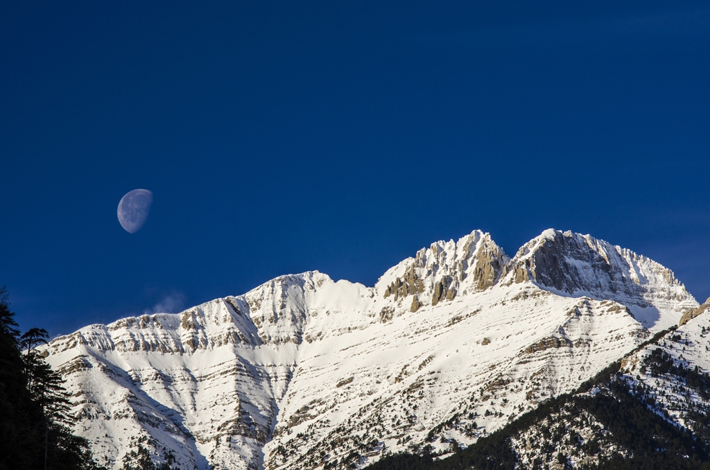 Good morning from Mt. Olympus. Do you know which summit this is?
We are having snow these days and thought it would be nice if you shared with us, your shots of snowy days in Greece! 🧤 #VisitGreece #ttot #staysafe ❤