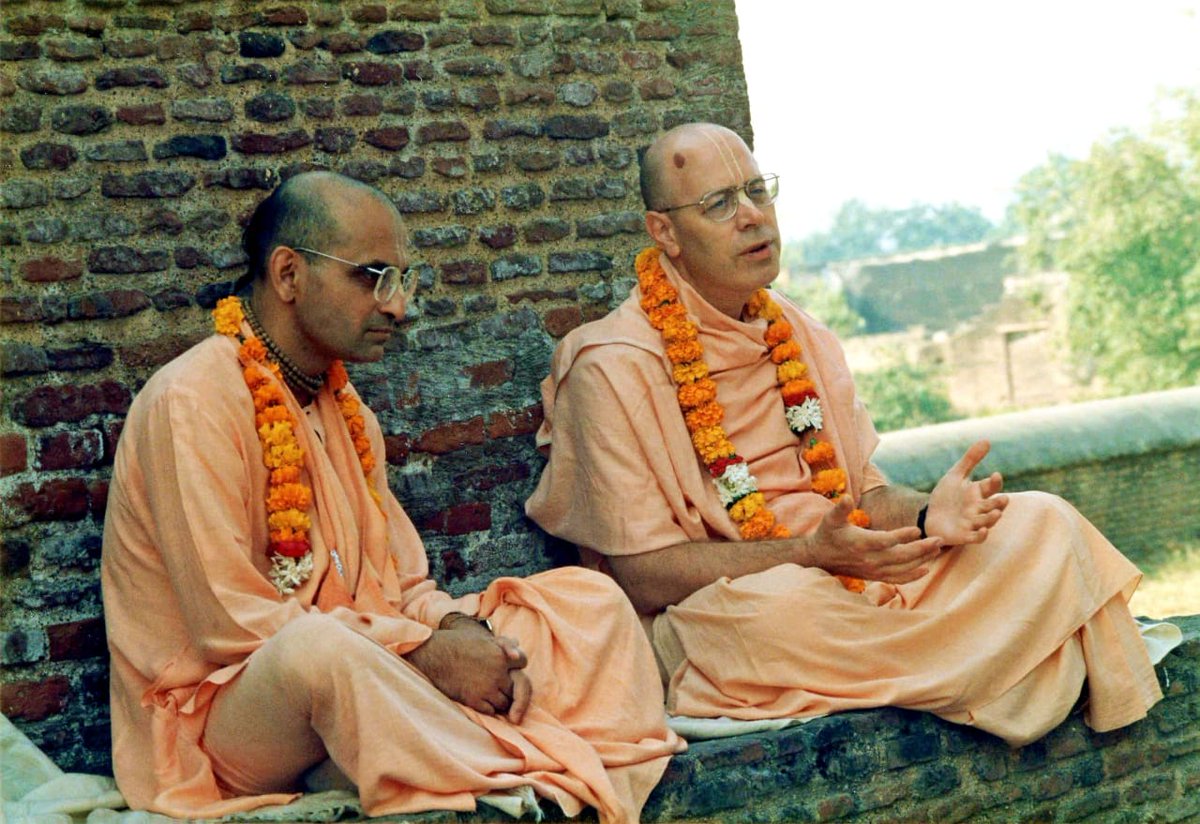 bcswami's tweet photo. Srila Bhakti Charu Maharaja and Srila Tamala Krsna Maharaja speaking about Srila Sanatana Goswami at Sri Sri Radha Madan Mohan, Sri Vrindavan Dhama, Nov. 91

https://t.co/wJKuUk6tKW https://t.co/CkqTVOLqrC