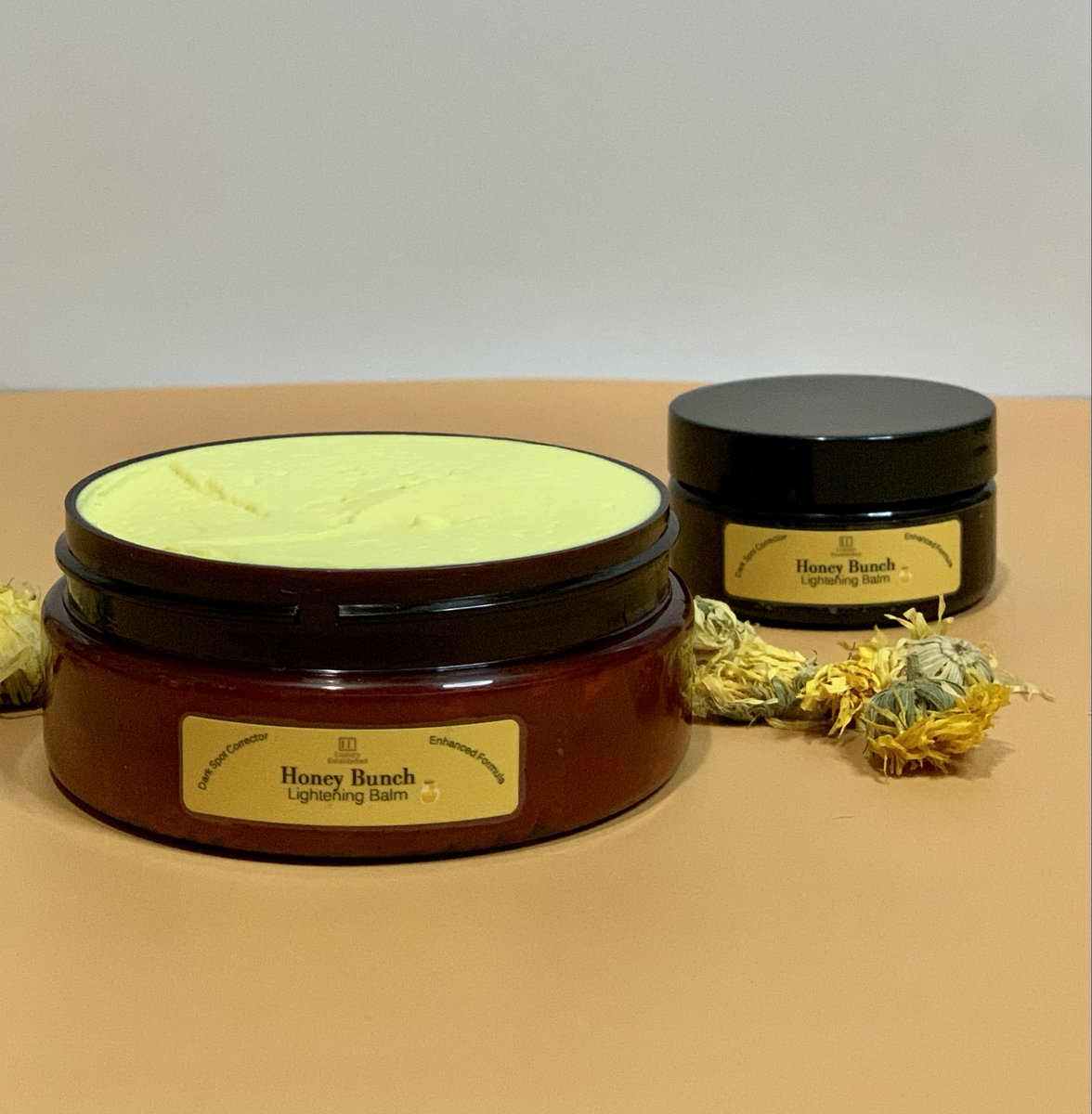 EstablishLuxury's tweet photo. Honey Bunch | Lightening Balm https://t.co/A6iH46uLhS
#Skincare #lighteningcream #removedarkspots #allnatural #hyperpigmentation #blacktwitter #blackowned #blackownedbusinesses #buyblack #freedelivery #localdelivery #charlotte #northcarolina #lightenskin #productjunkies https://t.co/Gwi9EUZsap
