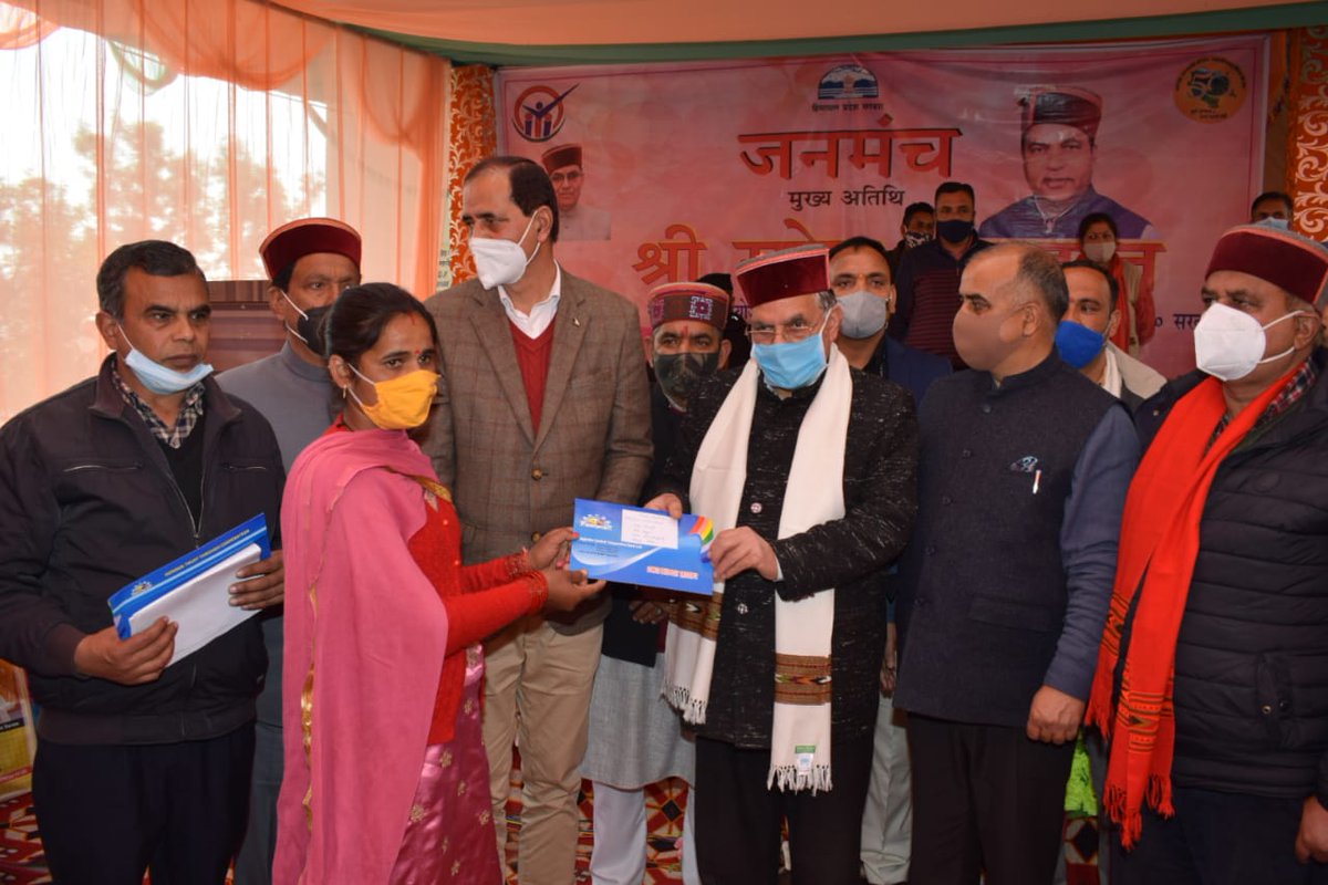 WCD_Solan's tweet photo. During 19th Janmanch held at Mamlaig parents of girl child were felicitated with badhai sandesh under beti janamutsav and FD's amounting Rs.12,000/-  under Beti hai Anmol Yojna by Sh. Suresh Bhardwaj Ji Hon'ble Urban Development Minister. @MinistryWCD #betibachaobetipadhao https://t.co/972kDHEtXk
