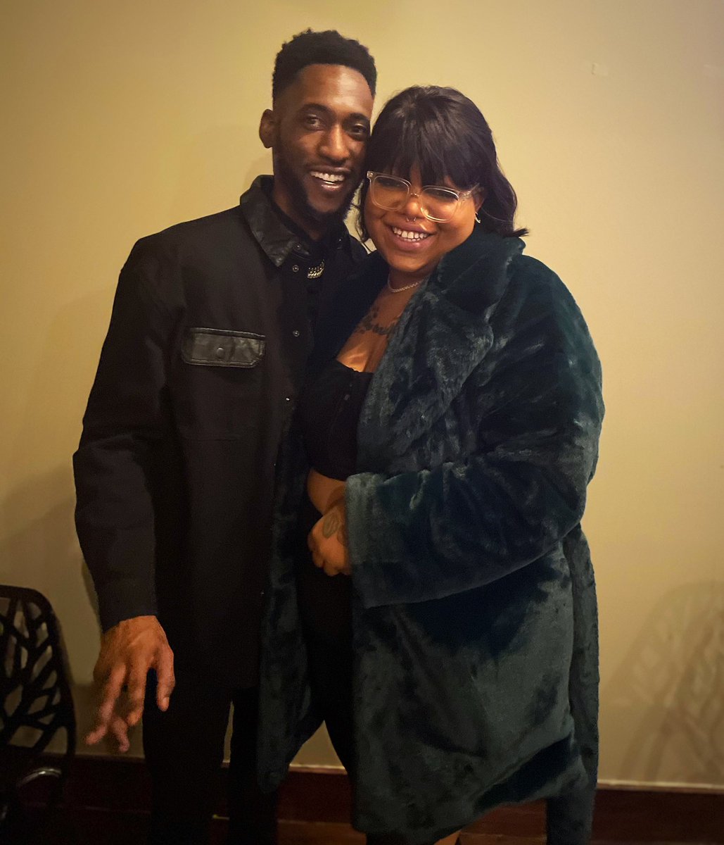 JustMojoPeriod's tweet image. What’s a King 👑 
Without his Queen 👑 🖤✨
#MyValentine 💖 #BossBaes @IamKing336