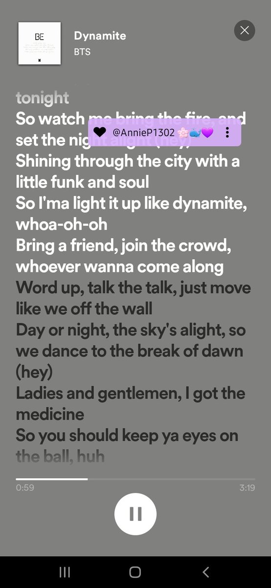 AnnieP1302's tweet photo. Momento de Karaoke con Dynamite 
Lastimosamente a mi gato no le agrado la idea jajajaj
#HopeNightPartyEC
@BTS_twt https://t.co/r9UGcKu9DJ