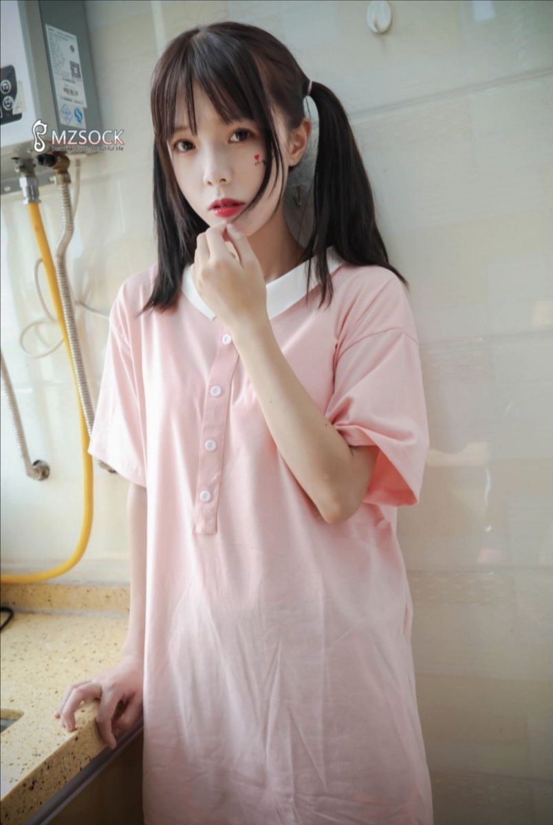xhzs997's tweet photo. 购买加微信：xhzs997
#腿模  #足模  #恋足  #短裙 #肉丝 #制服 #美脚 #高跟鞋  #平底鞋   #丝袜 #高跟鞋 #足控  #裤里丝 #女神 #玉足 #裸足 #美足 #美腿 #黑丝 #棉袜 #长腿 #御姐 #足交 #学生妹 https://t.co/OPUYPrJtLa