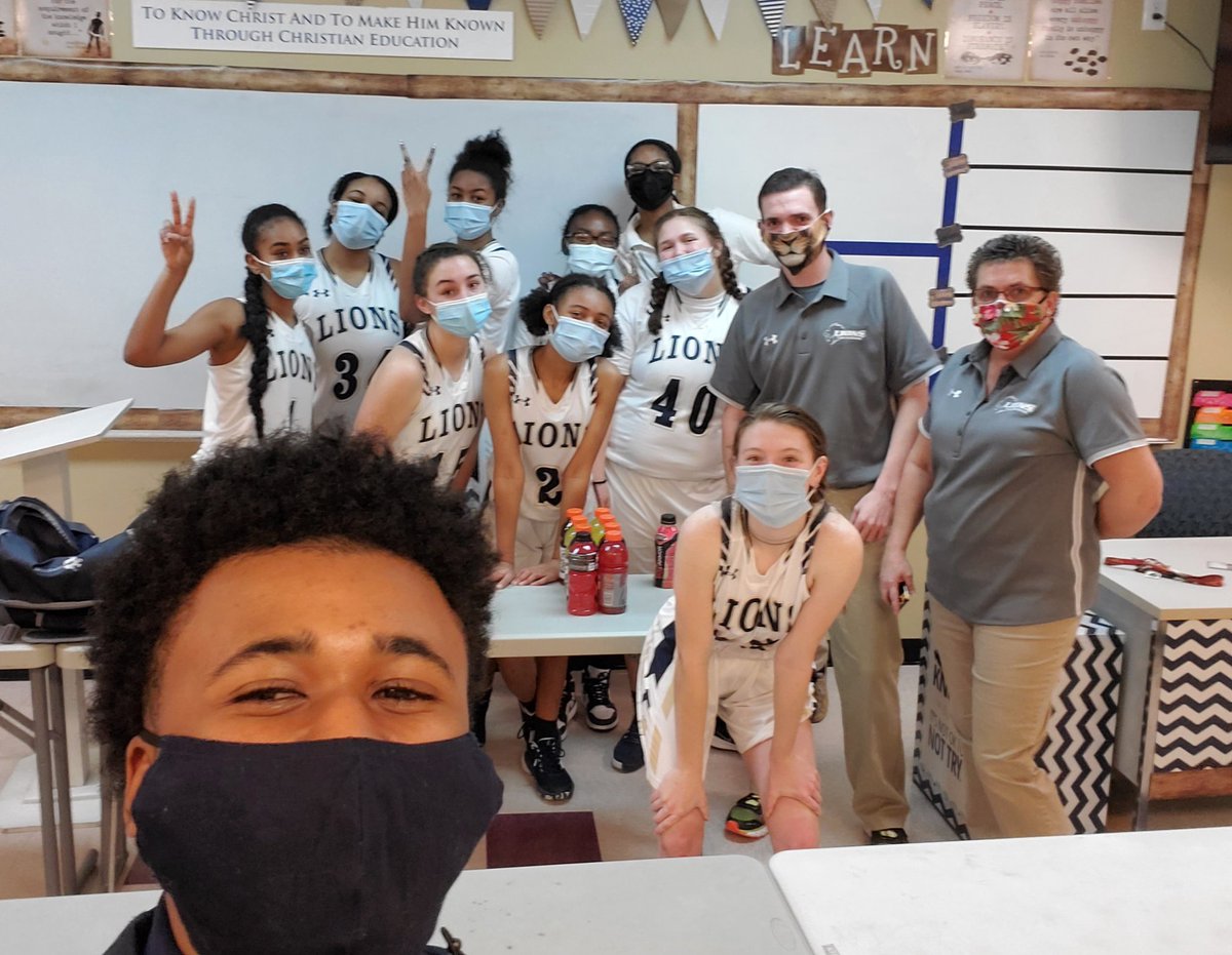 🚨State Tournament Update🚨
These ladies earned the #4 Seed in the West and will host Asheville School on Tuesday at 5:30pm! Go Lions! 🦁🏀