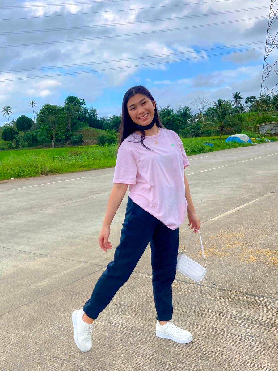 adesaludares's tweet photo. 𝒽ℯ𝒽ℯ❣︎ https://t.co/3i7x0uTBxW
