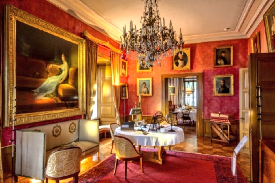 jeanserran's tweet image. @JeanChalencon Il faut  en faire un musée comme pour la demeure de #Napoleon3 en Suisse à #Arenenberg un superbe et interessant musée !