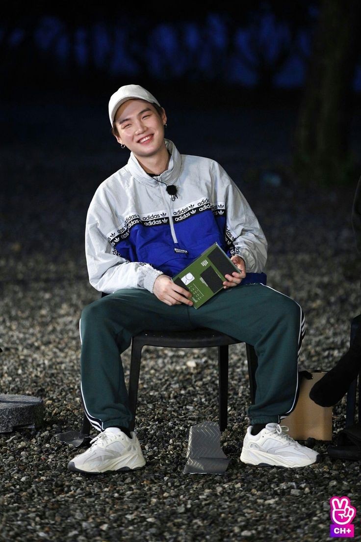 everything is ugly until Min Yoongi wears it - a thread