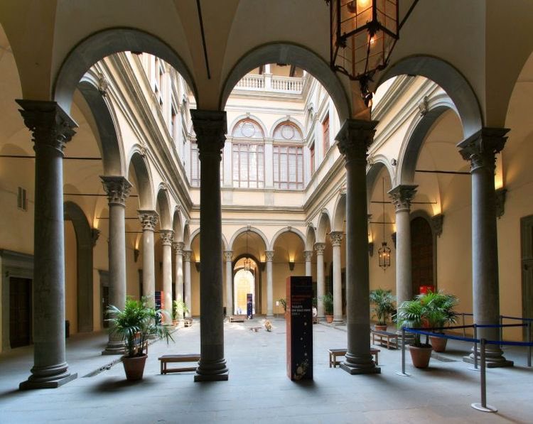 COURT__YARD's tweet photo. #Palazzo_Strozzi
قصر عائلة ستروزي،
مدينة فلورنس الإيطالية.
بني عام ١٤٨٩ م لمالكه فيليبي ستروزو الذي توفي عام ١٤٩١م، إكتمل بناء القصر عام ١٥٣٨ م.
أصبح الأن موقعاً لمعهد الدراسات الإنسانية ومكاناً لإقامة الحفلات الفنية والثقافية وعروض الأزياء. https://t.co/ByDPXnzJ9R