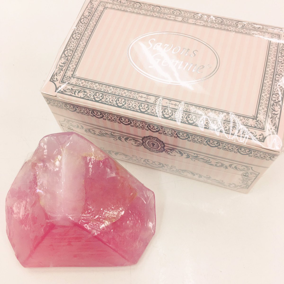 ট ইট র 東急ハンズ渋谷店 なんて ッ 綺麗なの ッ サボンジェム は映え度1 の石鹸 贈り物にいかがでしょうか 1枚目 ローズクォーツ ミニサイズ 2 530円 税込 2枚目 アメジスト レギュラーサイズ 3 630円 税込 コスメ 星座 ハンズ渋谷