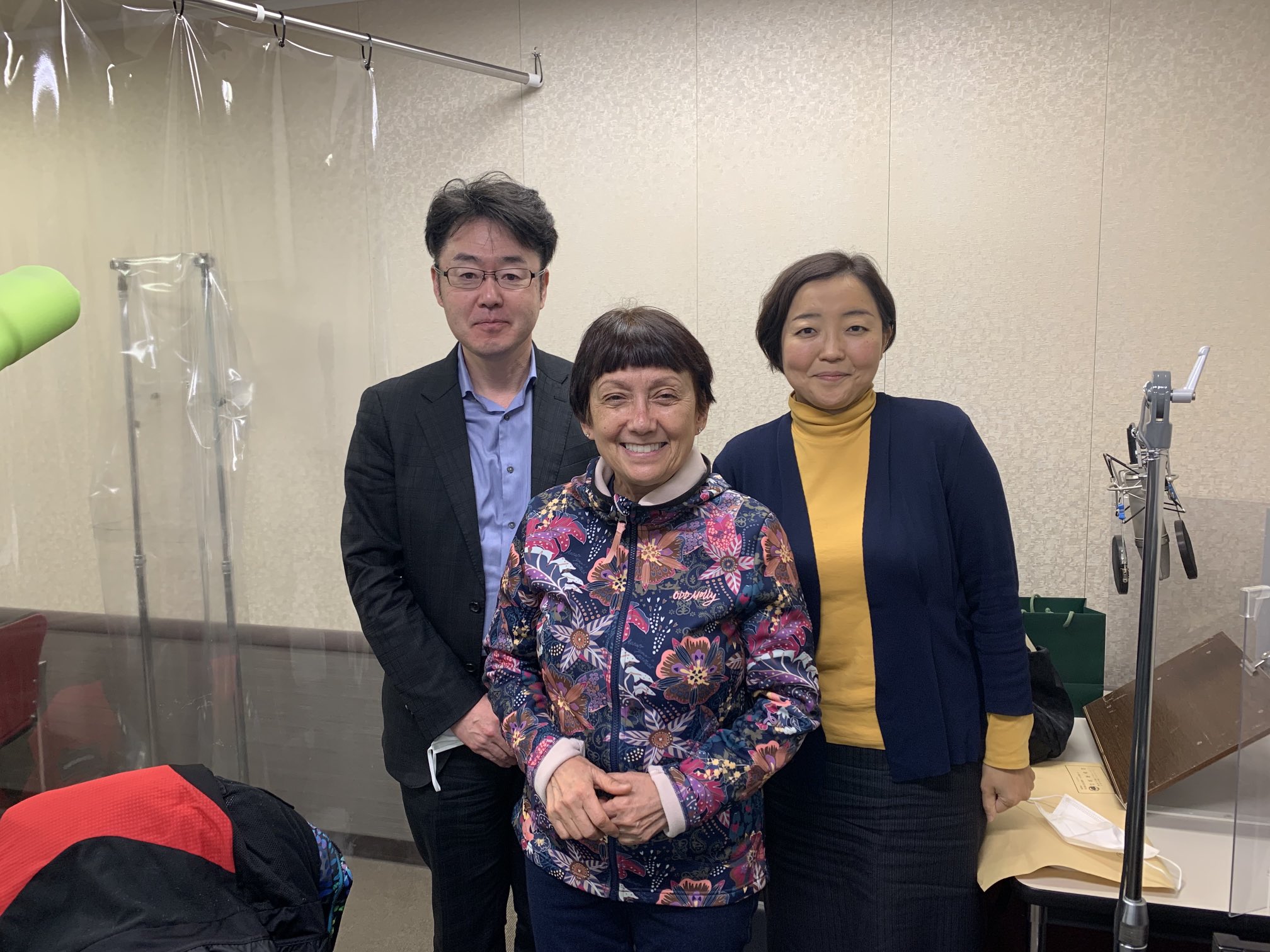 横山雅彦 Masahiko Yokoyama 音源制作中 ジェリー ソーレスさんと中村佐知子先生 僕の英語 人生は 中3のとき ジェリーさんの朗読を完コピし 三木市の英語暗唱大会で優勝したことから始まりました T Co Grnhx3sjnq Twitter