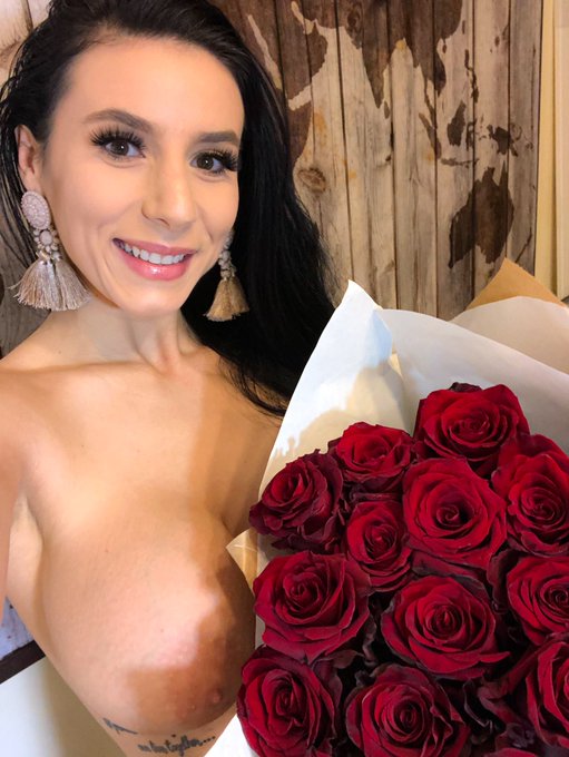 Happy Valentine's day ❤️❤️❤️ https://t.co/RPPKwrMBKW<a href="/tag/love"class="tags"><span>#love</span></a><a href="/tag/fans"class="tags"><span>#fans</span></a><a href="/tag/iseeuall"class="tags"><span>#iseeuall</span></a>