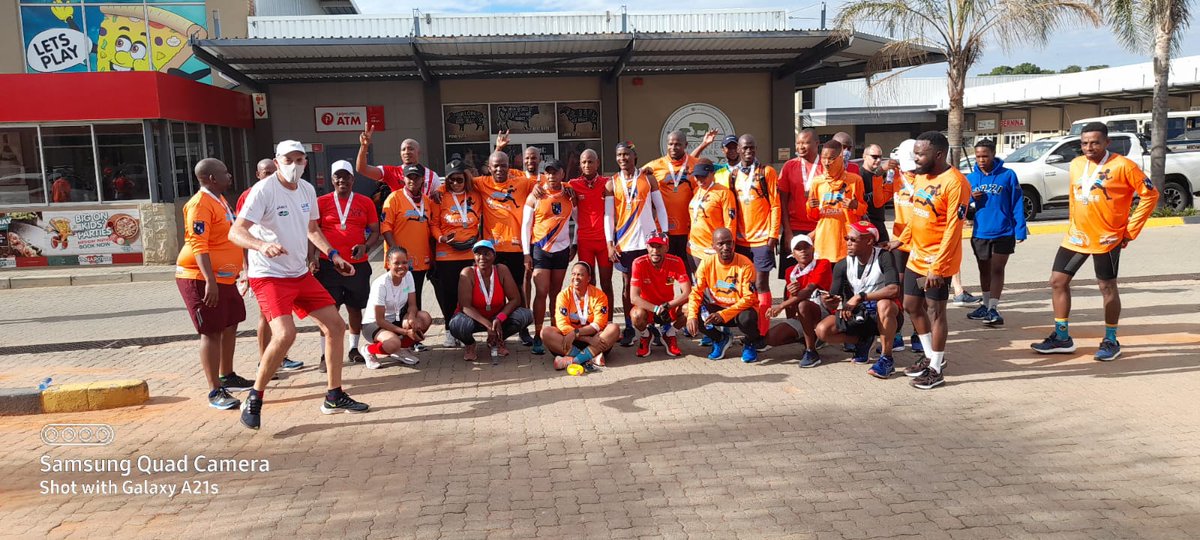 madulemasilo's tweet photo. We painted klerksdorp orange yesterday. I'm getting my fitness back. By the end of February I'm going to try 21k at 1h35 please pray for me.
#295runcrew
#Bazala
#RunningWithTumiSole
#ASICSfrontrunner2021 https://t.co/kLOLIRwRig