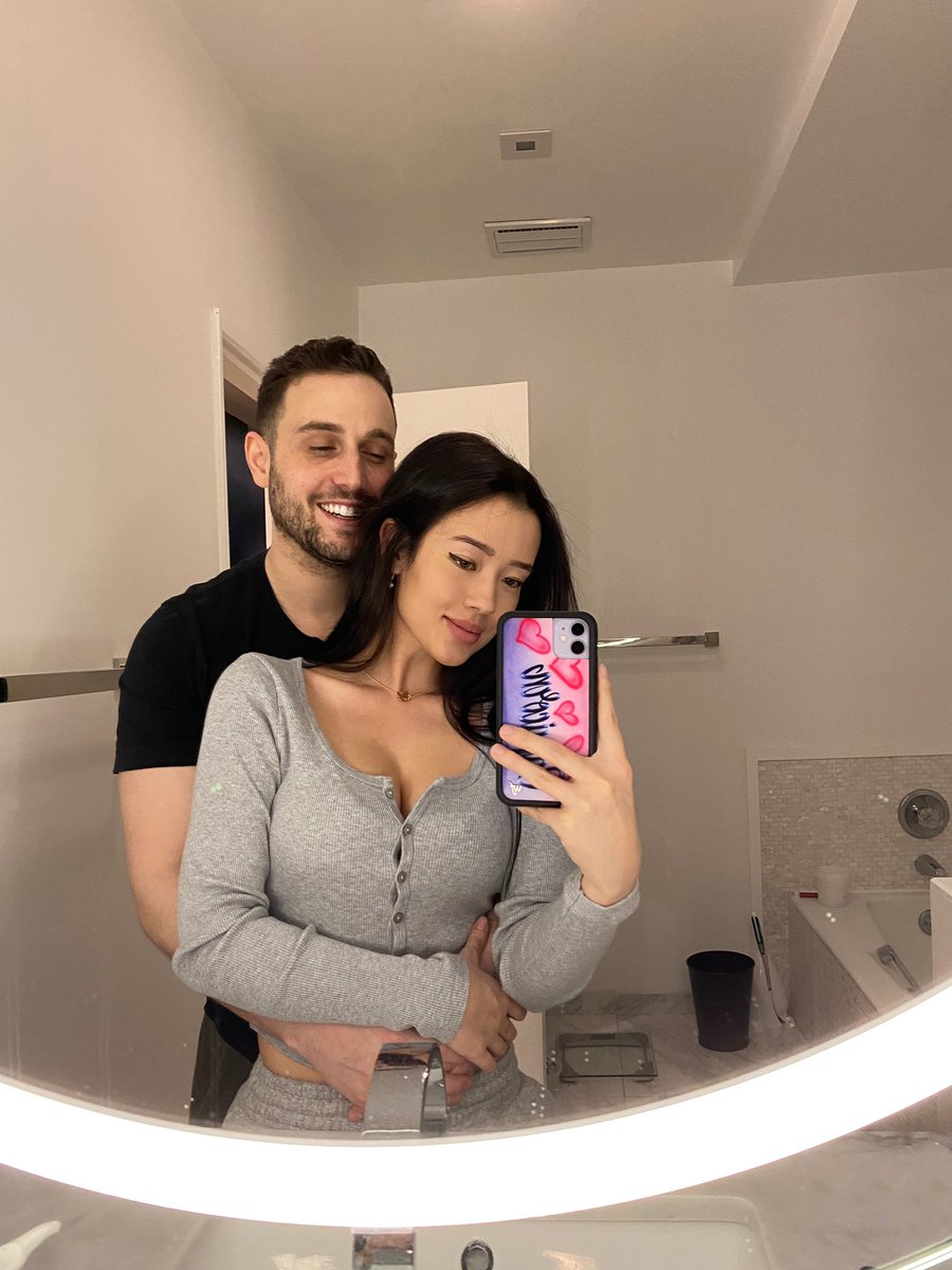 elliotrades's tweet photo. Happy Valentine’s Day from EllioTrades and Degen Waifu 💎 https://t.co/Rbrb4n2D8I